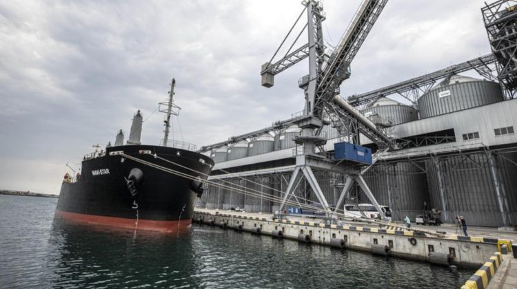 Omenirea scapă de foamete? CNN Turk: Prima navă care transportă cereale a ieșit din portul Odesa