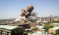 Imagini VIDEO cu haosul din Erevan. A avut loc o explozie puternică în centrul comercial „Surmalu”