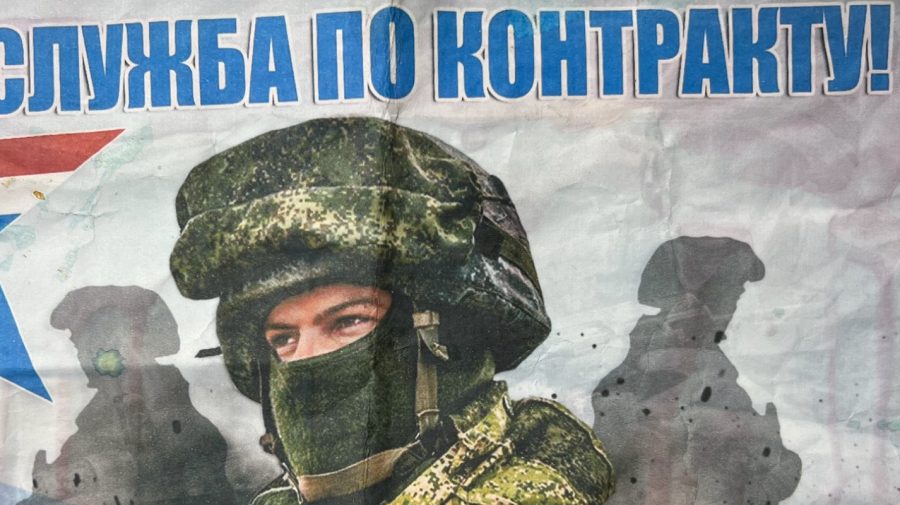 FOTO Cum recrutează Moscova moldoveni pentru armata rusă: „Vă pare că toţi se nasc cu puşca în mână?”