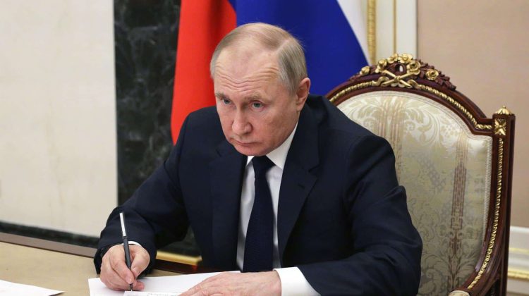 Apel către Duma de Stat: Aleși locali din Sank-Petersburg cer ca Putin să fie acuzat de trădare