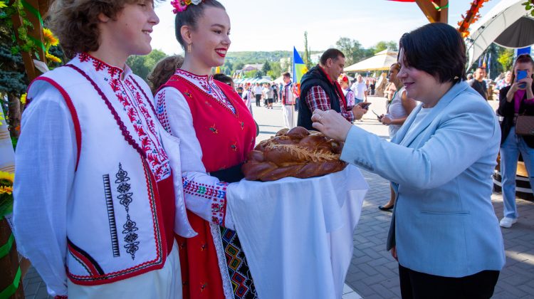 Gavrilița, la Festivalul Etniilor: Suntem o națiune cu adevărat bogată, pentru că ne avem alături unii pe alții