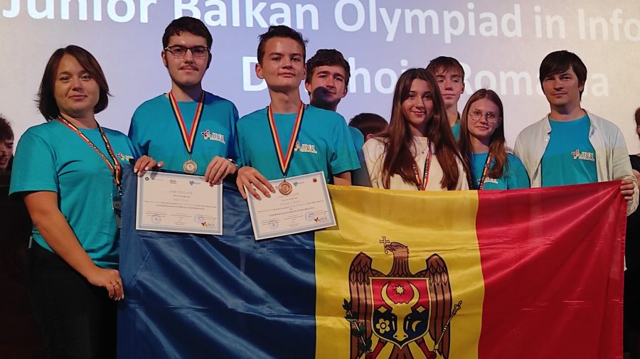 FOTO Echipa Republicii Moldova se întoarce acasă cu medalii de la Olimpiada Balcanică de Informatică pentru Juniori