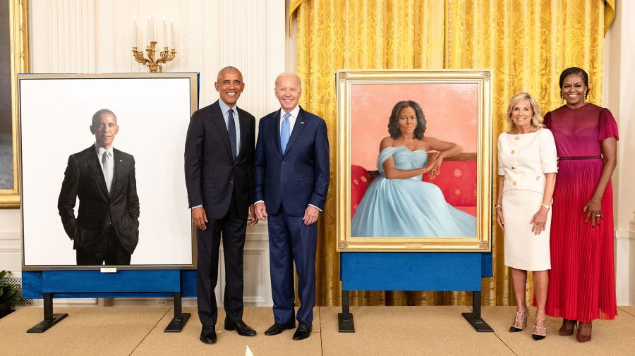 FOTO, VIDEO Barack Obama şi soţia sa au fost primiţi cu aplauze la Casa Albă. Au venit la o ceremonie oficială