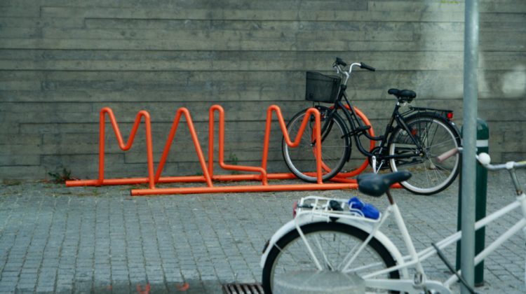 Veste bună pentru bicicliști! În Capitală vor fi instalate câteva sute de locuri pentru parcare