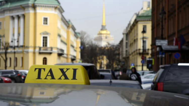 Aventurile unui moldovean, la Sankt-Petersburg! I-a cerut taximetristului să-l ducă în Moldova