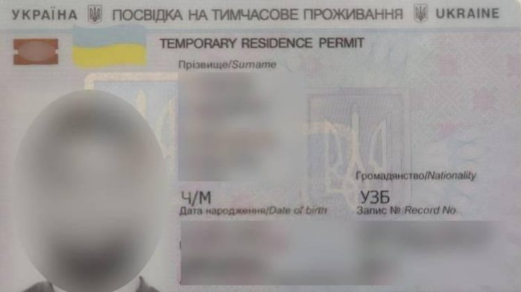 FOTO Prins în flagrant! Un cetățean din Uzbekistan a încercat să intre în Moldova cu acte false