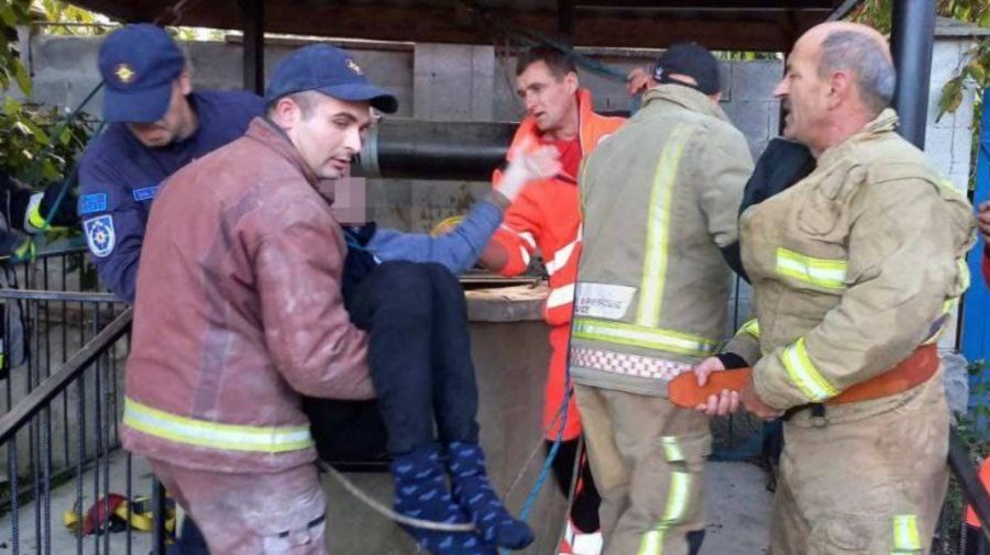 FOTO Un bărbat din Peresecina a fost salvat, după ce a căzut într-o fântână