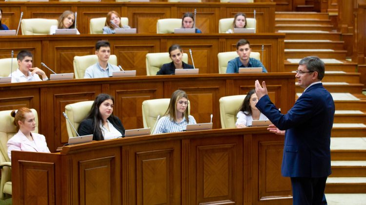 Sfaturi de la Grosu pentru elevii a două licee din Găgăuzia: I-am îndemnat să fie activi, implicați în viața socială