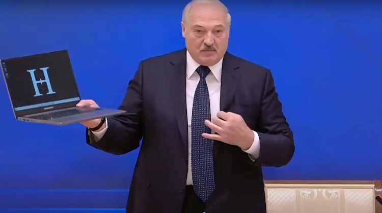 VIDEO Lukașenko și primul calculator fabricat în Belarus: A fost creat la uzina noastră de televizoare