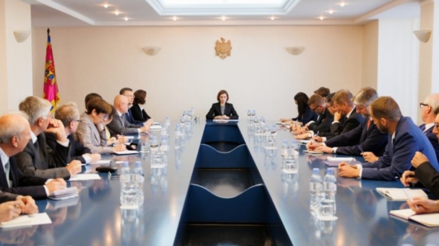 Câțiva ambasadori acreditați în Moldova, convocați de Sandu la Președinție. Motivul întrevederii