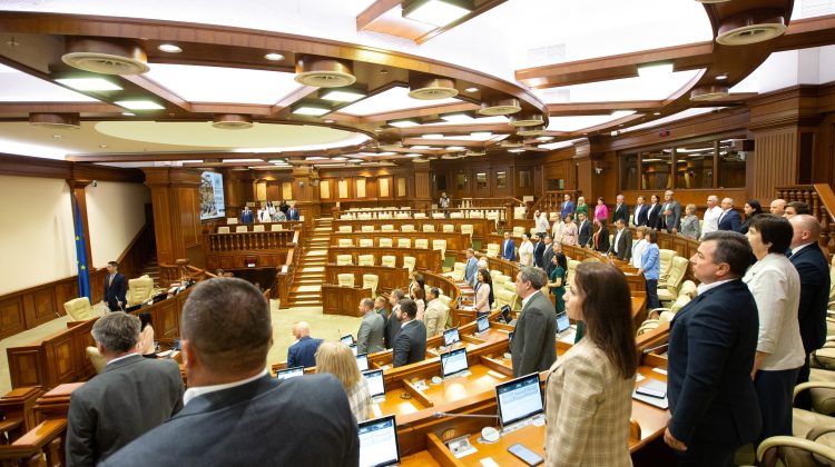 Ultima ședință a Parlamentului în 2022. Pe ordinea de zi, inclusiv aprobarea cererilor de demisie a doi deputați PAS