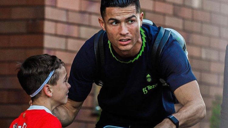 FOTO, VIDEO Copilul a mers spre vis! Ce i-a spus Ronaldo lui Angelo, băiatul care i-a sărit în brațe lângă hotel?