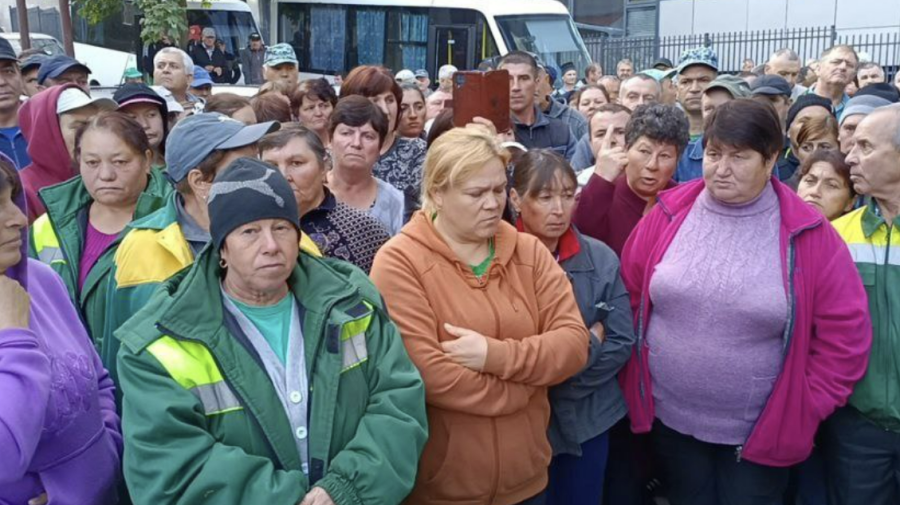 VIDEO Protest la Asociația „Spații Verzi”. Muncitorii se plâng de condițiile inumane, dar și de salariile mici
