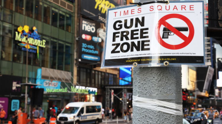 Portul armelor de foc a fost interzis în Times Square din New York