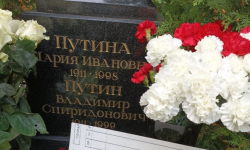 FOTO Bilet anonim, lăsat pe mormântul părinților lui Putin: Fiul vostru se comportă obraznic și …