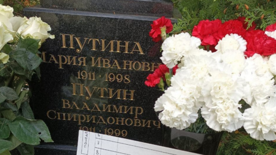FOTO Bilet anonim, lăsat pe mormântul părinților lui Putin: Fiul vostru se comportă obraznic și …