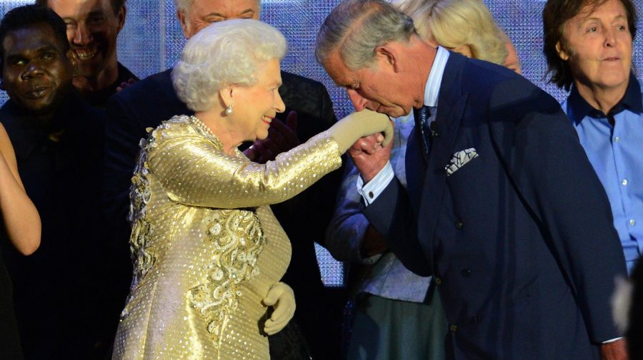 BBC: Famila regală – în doliu. Prințul William devine moștenitorul tronului britanic, iar prințul Charles – rege