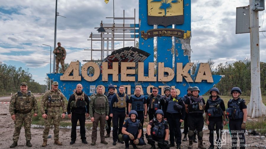 Steagul Ucrainei, arborat la granița dintre Harkov și Donețk