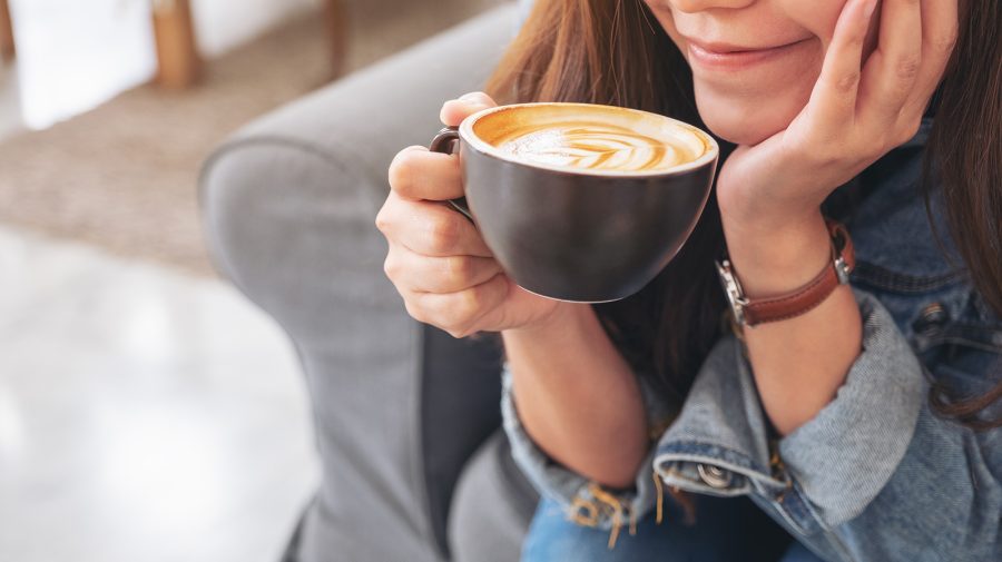 Ce boli rişti să ai dacă bei cafea pe stomacul gol