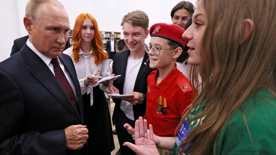 VIDEO Putin le-a explicat elevilor că Rusia a invadat Ucraina pentru a opri războiul: A fost început acum opt ani