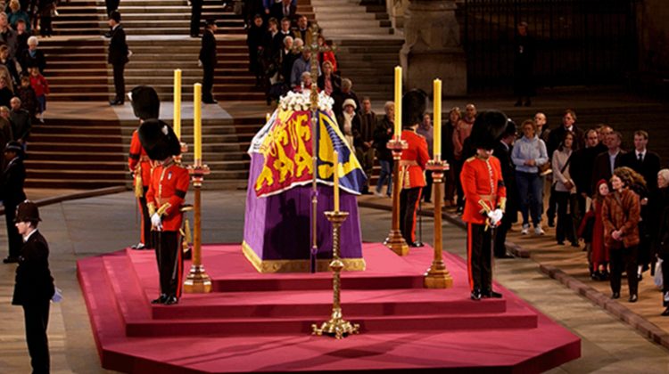 Britanicii vor avea patru zile pentru a-și lua rămas bun de la regină. Când este planificată înmormântarea?