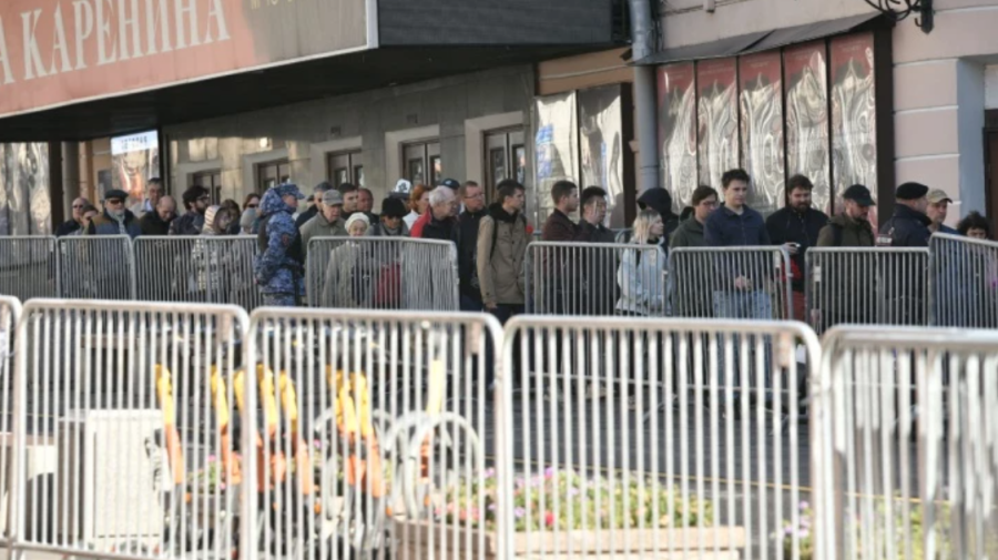 FOTO Înmormântarea lui Gorbaciov – în imagini! Zeci de oameni stau în rând pentru a-l petrece pe ultimul drum