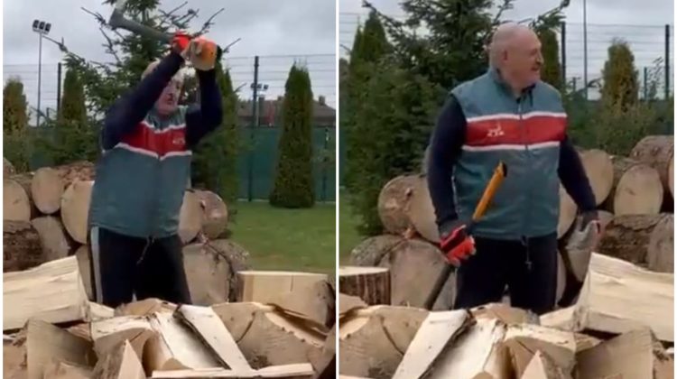VIDEO Lukaşenko, grijuliu față de europeni să nu moară de frig. S-a filmat în timp ce taie lemne pentru a-i ajuta