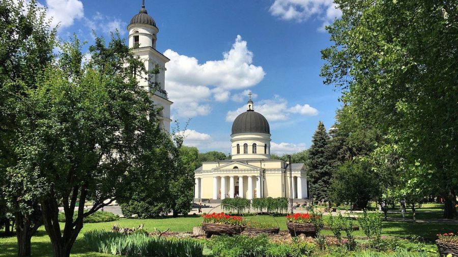 Parcul Catedralei va fi renovat din bani românești. Buzăul ne oferă 400.000 de euro