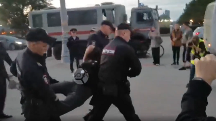 VIDEO Protestele împotriva mobilizării au început în Rusia. Peste 100 de persoane au fost reșinute