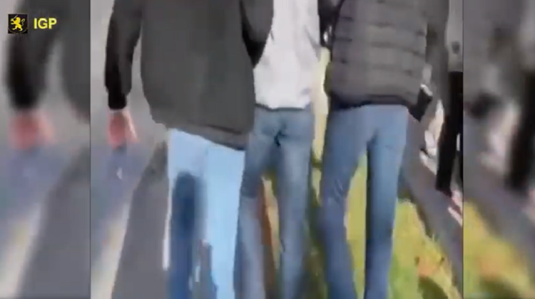 VIDEO L-au căutat în toată țara, dar l-au găsit la miting! Poliția a reținut un protestatar, aflat în urmărire penală