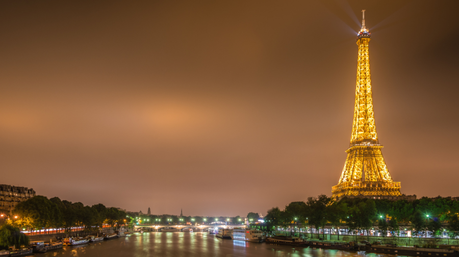 Parisul va stinge luminile turnului Eiffel cu o oră mai devreme. Ce alte măsuri au luat autoritățile franceze