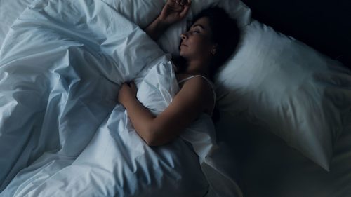Studiu: Femeile dorm mai puţin şi mai prost decât bărbaţii. Motivul invocat de cercetători