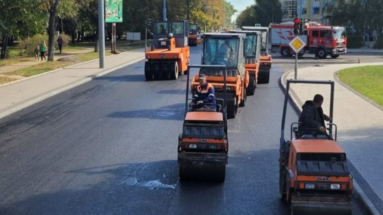 FOTO Bucurie pentru șoferii din Capitală! Au fost asfaltați peste 26 mii de metri pătrați de drum