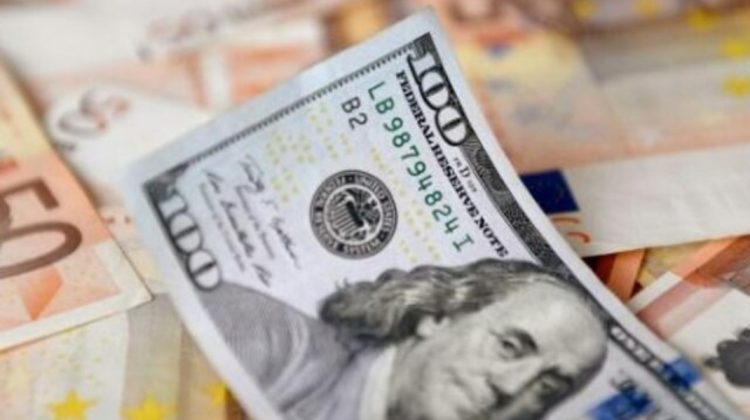 CURS VALUTAR 13 octombrie: Vezi cât valorează azi euro și dolarul