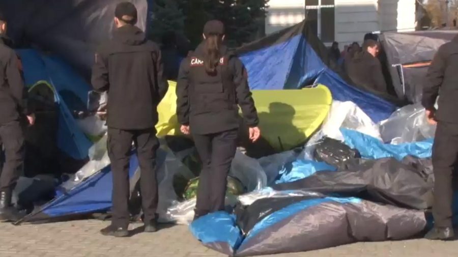 VIDEO Protestul de la Procuratură: Cât Șor vorbea, Poliția ridica corturi