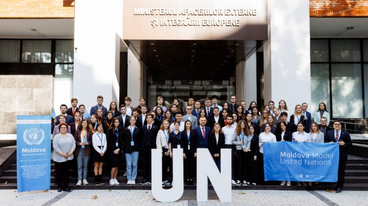 FOTO 60 de tineri, participanți ai Modelului ONU, au întreprins o vizită de studiu la MAEIE
