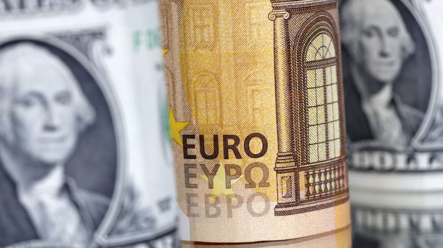 CURS VALUTAR 4 octombrie: Dolarul continuă să fie mai scump ca euro
