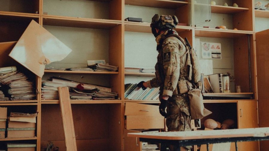 FOTO Torturați să predea rusă, profesorii ucraineni povestesc coșmarul reeducării. Zelenski i-a felicitat cu ziua lor