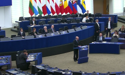 VIDEO Și la case mari așa ceva: Băsescu, cu microfonul oprit în Parlamentul UE. Numea liderii „vânduți” lui Putin