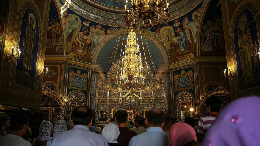 Creştinii ortodocşi sărbătoresc Acoperământul Maicii Domnului. Ce spune tradiţia populară