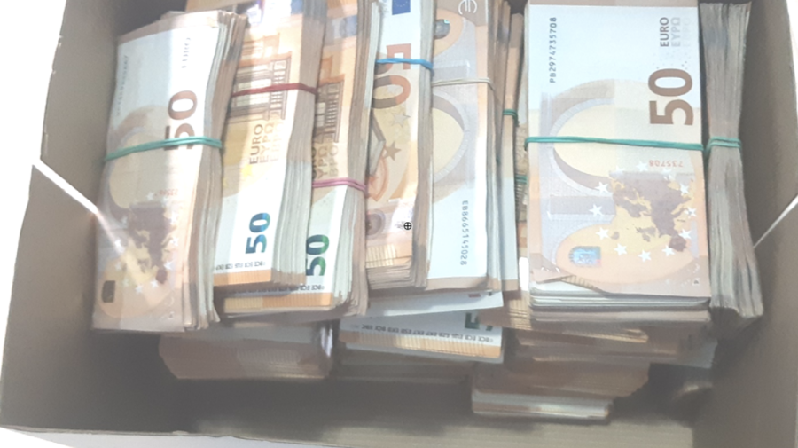 A încercat să scoată din Moldova bani nedeclarați! Pedeapsa pe care o poate „înhăța” o femeie din Ucraina