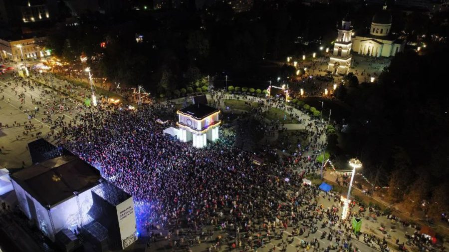 FOTO, VIDEO Zeci de mii de persoane au fost în PMAN pentru a sărbători Hramul Chișinăului. Cum a fost