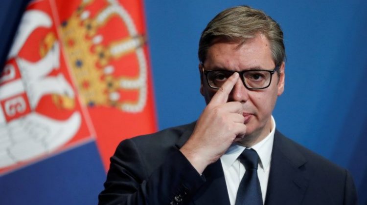 VIDEO Fiul președintelui Serbiei, oprit de Poliția din Kosvo: I-au confiscat un tricou considerat „naționalist”