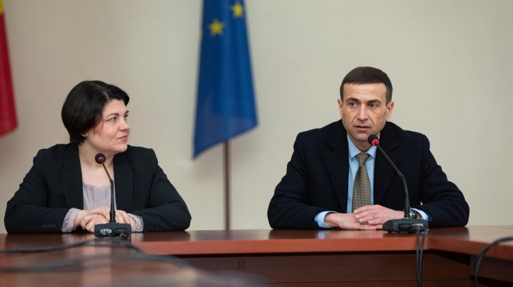FOTO Natalia Gavrilița l-a prezentat echipei pe noul Secretar general al Guvernului, Igor Talmazan