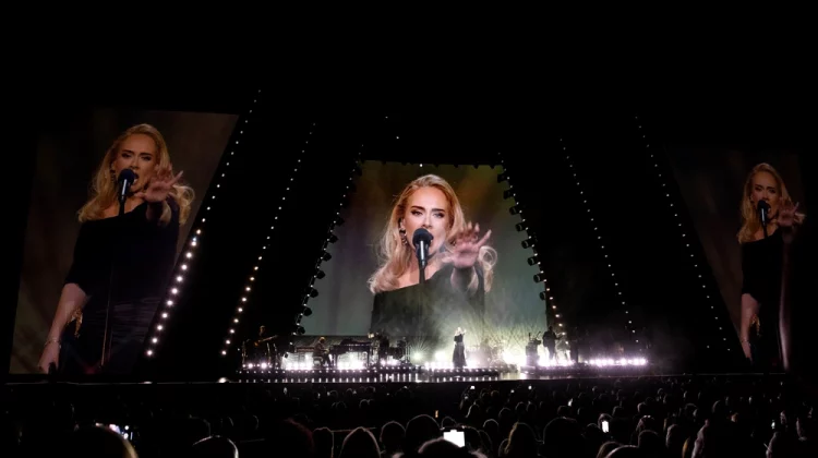VIDEO Hocus-pocus! Cântăreața Adele a dispărut de pe scenă la finalul unui concert mult așteptat în Vegas