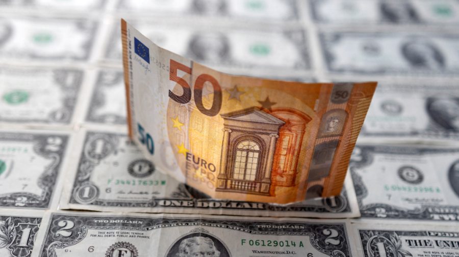 CURS VALUTAR 30 noiembrie: Dolarul se scumpește, iar euro – se ieftinește