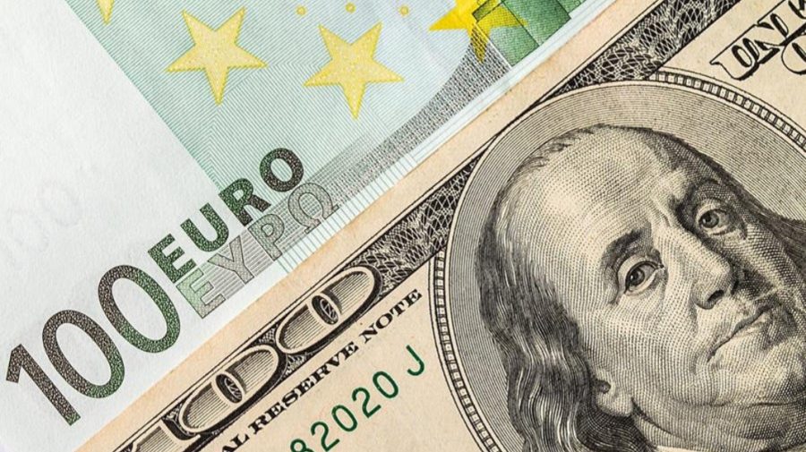 CURS VALUTAR 1 decembrie: Dolarul prinde putere, iar euro încearcă să țină pasul