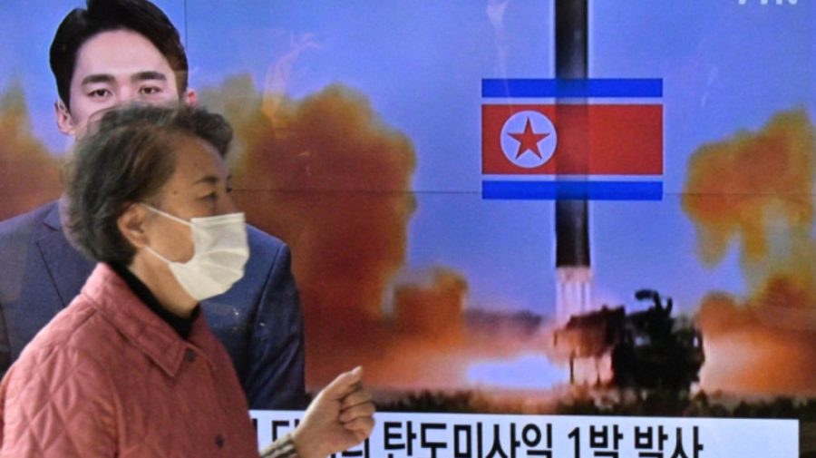 FOTO Coreea de Nord continuă provocările: O rachetă balistică lansată de Phenian a căzut lângă Japonia
