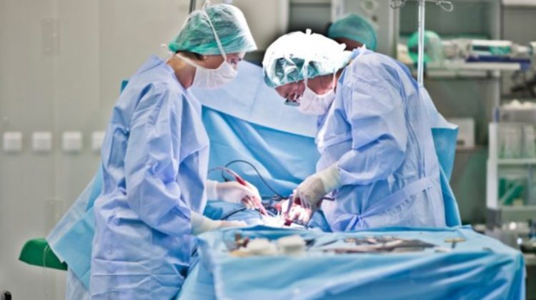 Caz fericit la spitalul din Bălți! Medicii au extirpat o tumoare ovariană de circa 25 de kilograme