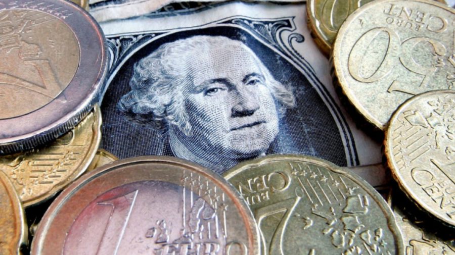 CURS VALUTAR 24 noiembrie: Euro crește în tempo alert. Se scumpește și dolarul